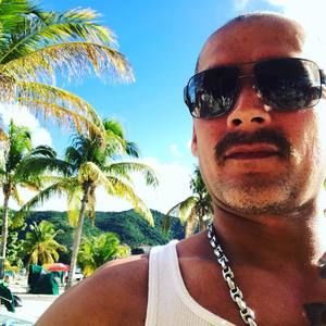 Meet your Posher, Alvaro